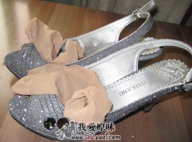 银色鱼嘴和短丝袜6.jpg