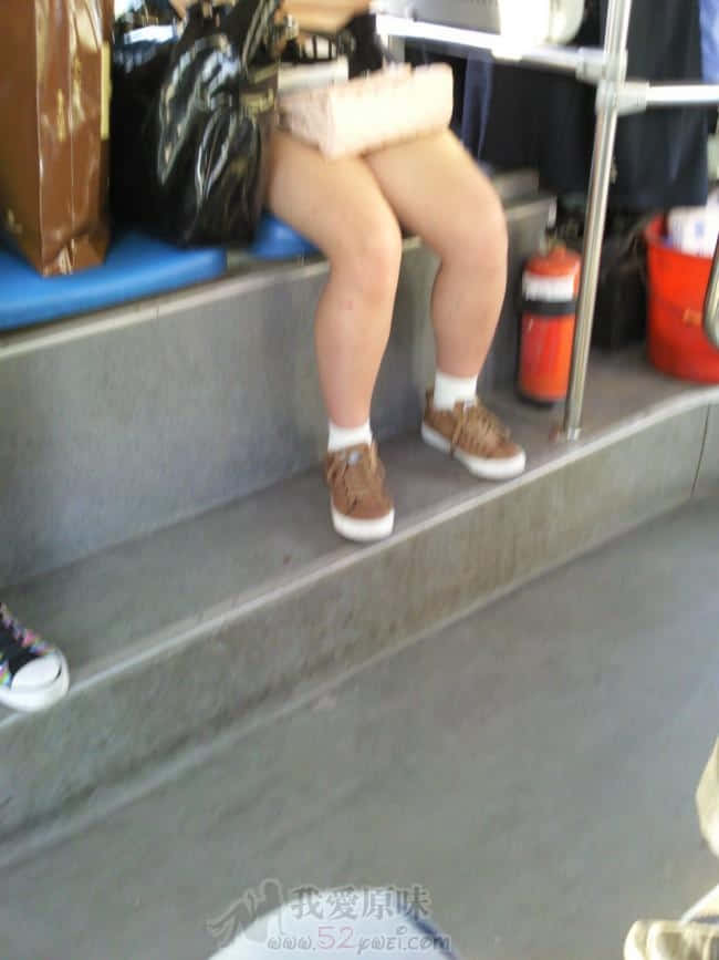 这个是坐右边的