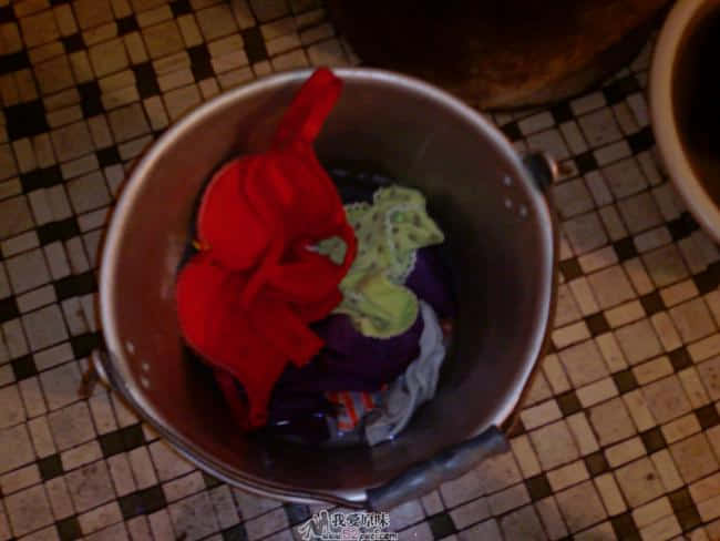 玩到2点半,开始入浴室寻宝了,真可惜被水泡过了,