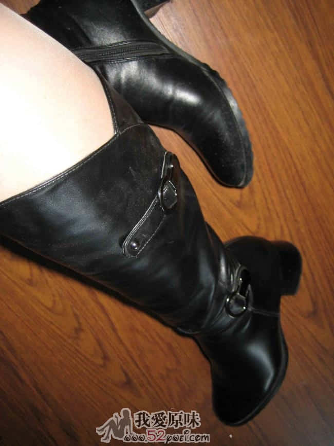 黑色高跟儿皮靴（穿着效果9）.jpg