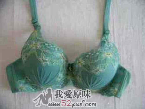 看的出干妈的不是很大