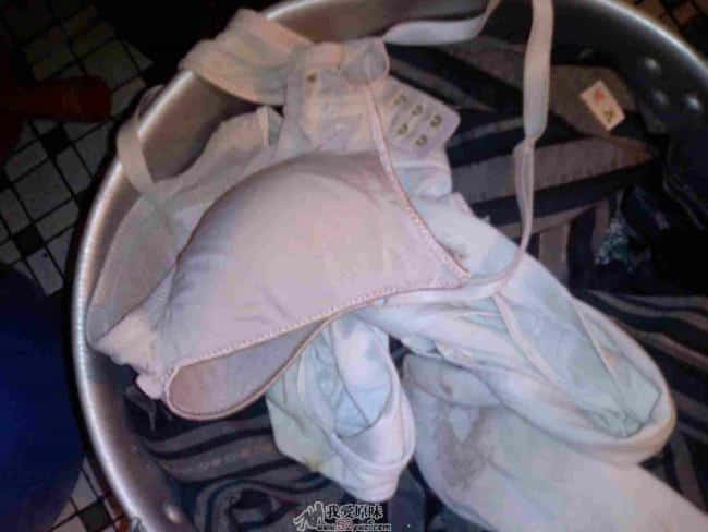 又是一大桶换下的衣服,这女人真懒,换2套了还不洗