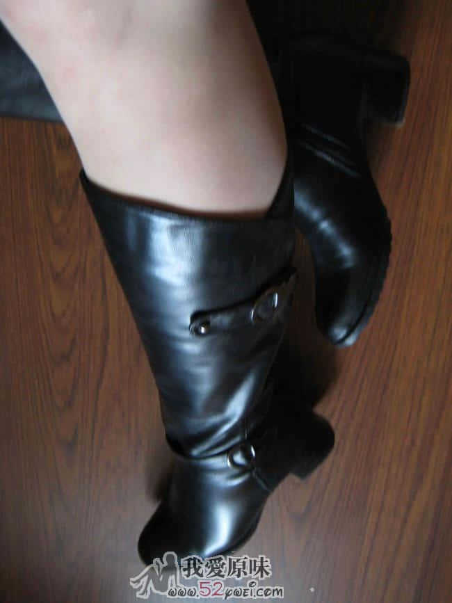 黑色高跟儿皮靴（穿着效果5）.jpg
