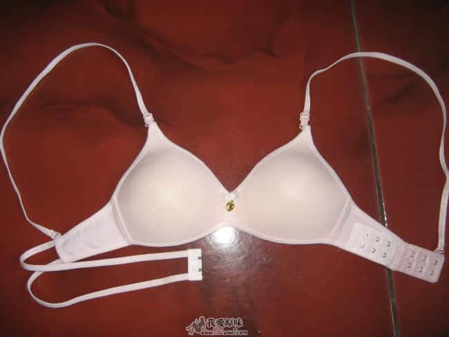 虽然质量不是很好，可是款式可是新潮的