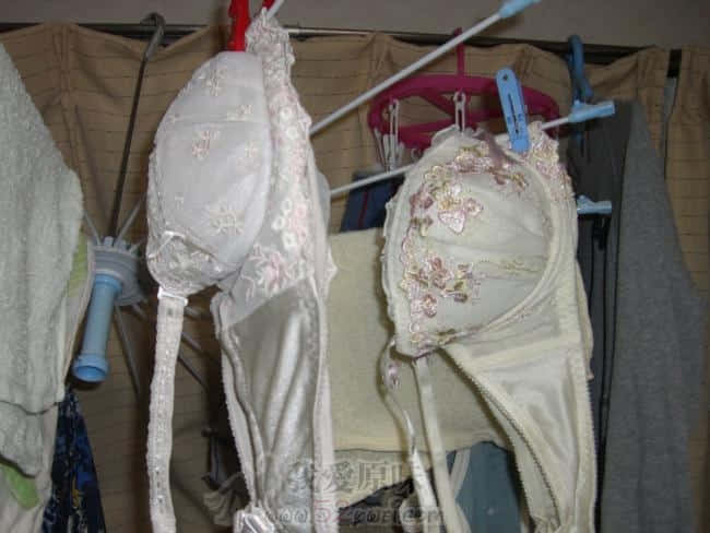 趁表妹不在家偷拍的不容易