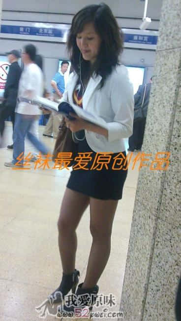 地铁东直门黑丝 (1).jpg