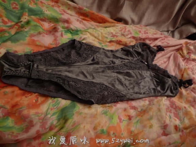虽然不是真丝的,但触感也是一流的