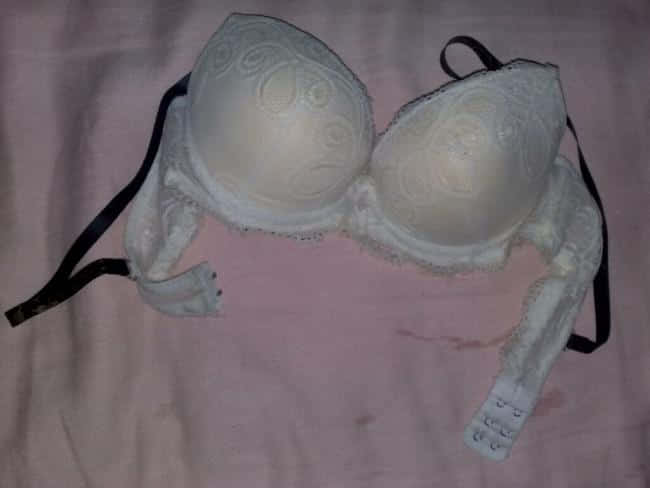 白色的罩罩肩带很特殊