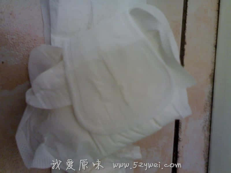 一个卫生巾和一个护垫连起来用！
