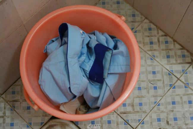 激动时刻到来,偷偷进入女人的卫生间是莫名的紧张和兴奋