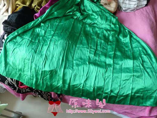 超大下摆,感觉要超过裙长了