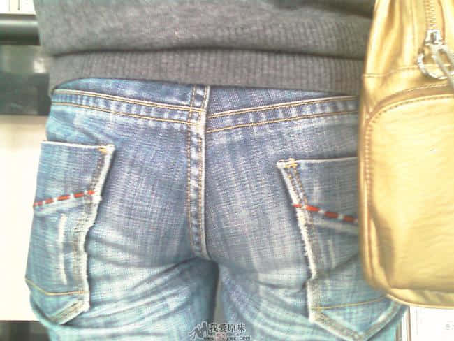 我在银行排队时用手机拍的